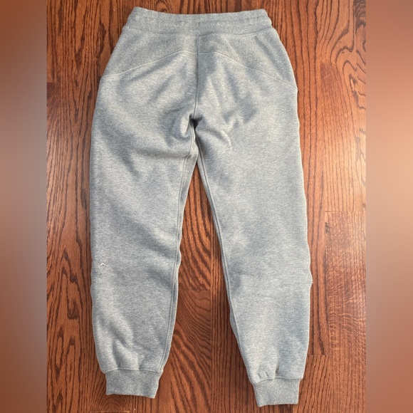 Ivivva (Girl’s Lululemon) Jogger Sweatpants with Sherpa Lining (Grey, Size 12 - Picture 2 of 5